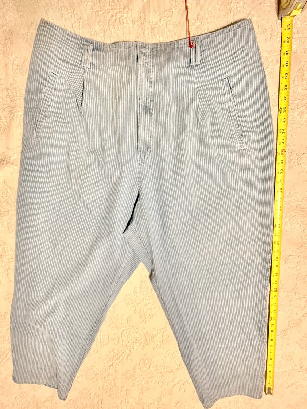 Gloria Vanderbilt Light Blue Pinstripe Women's Cropped Chinos